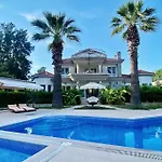 בית הארחה Sunyear Jacuzzi Winter אורלה