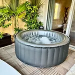 Sunyear Jacuzzi Winter בית הארחה
