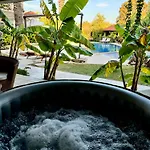 Sunyear Jacuzzi Winter בית הארחה