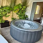 Sunyear Jacuzzi Winter בית הארחה