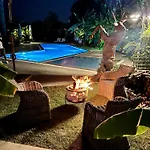 Sunyear Jacuzzi Winter בית הארחה